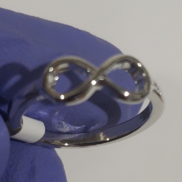 Elegant Silver tone Infinity Symbol Ring - Size 9 - Women's Fashion Jewelry - Picture 3 of 7